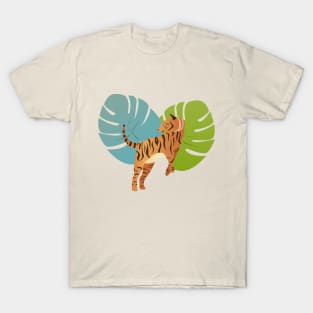 Tiger with jungle leaves background T-Shirt